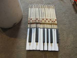 lot 395 image: Bucket of loose individual piano keys