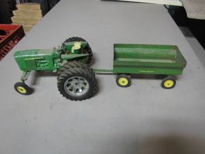 lot 411 image: Vintage John DeereTractor with pull-behind dump wagon