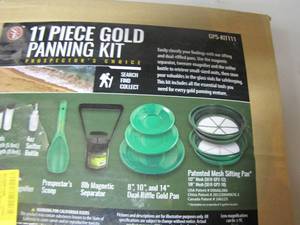 lot 413 image: Theres Gold in Them There Hills Prospectors Choice 11 piece panning for gold kit, new in box, well its never been used anyway
