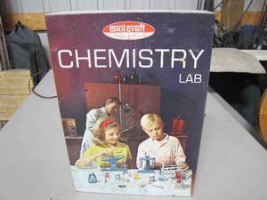 lot 419 image: Vintage Skil-Craft Chemistry Lab storage tin in good condition