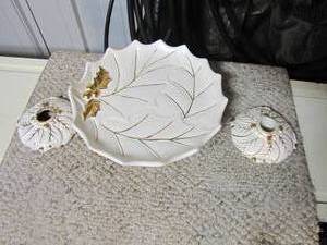 lot 422 image: Beautiful White Hammond Pottery with gold tone accents