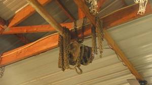 lot 432 image: Pully with chains