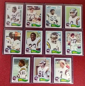 lot 80 image: (11) 1982 Vikings Cards