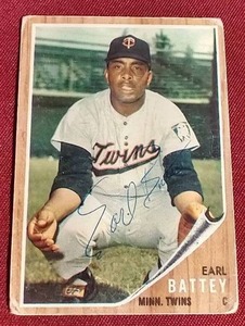 lot 106 image: Autographed 1962 Earl Battey Card