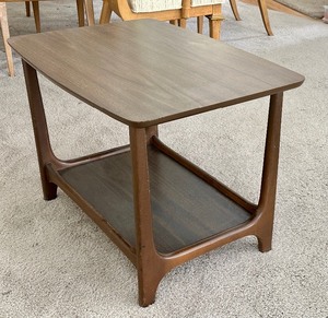 lot 28 image: Vintage Mid Century Modern Accent End Table