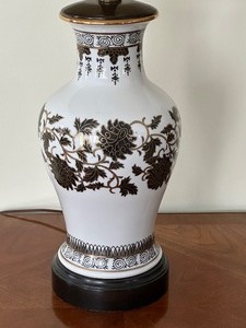 lot 80 image: Vintage Lovely Table Lamp
