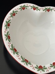 lot 31 image: Porsgrund Hearts and Pines Heart Shaped Bowl
