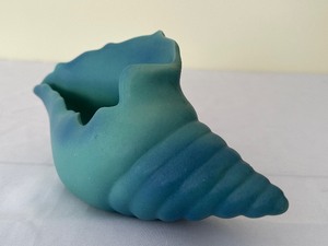 lot 29 image: Vintage Van Briggle Seashell