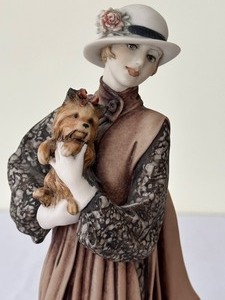 lot 34 image: Giuseppe Armani Figurine Young Lady with Yorkshire