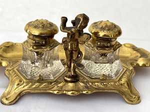 lot 33A image: Vintage Inkwell with Cherub Figurine