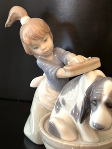 lot 70 image: Lladro Figurine Bashful Bather
