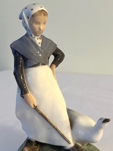 lot 83 image: Royal Copenhagen 528 Figurine Girl with Goose