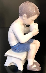 lot 84 image: Bing and Grndahl 1713 Figurine Victor Boy Drinking