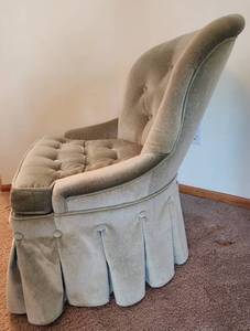 lot 40 image: Vintage Charming Sage-Green Tufted Upholstered Chair