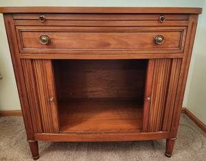 lot 6 image: Kindel Furniture Belvedere Regency Style Nightstand