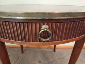 lot 43 image: Beautiful Cherry Baker End-Table