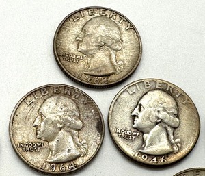 lot 101 image: (8) Silver United States Quarters