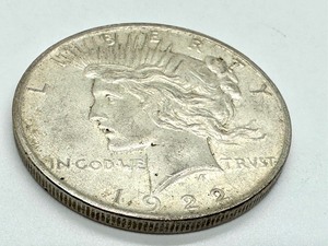 lot 104 image: 1922- D Silver Peace Dollar Coin