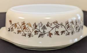 lot 201 image: Pyrex Golden Grapes Covered Casserole Dish