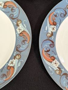 lot 207 image: Nordic Accent Dish Set by Bergquist Imports
