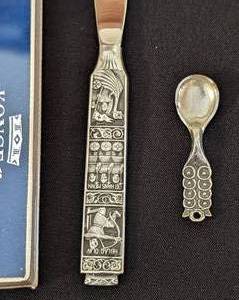 lot 208 image: Vintage Pewter Souvenir SpoonsUtensils