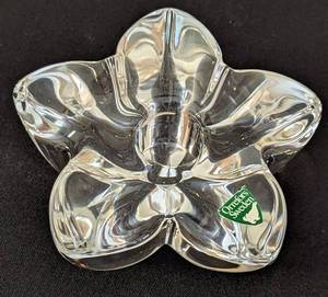 lot 212 image: Orrefors and iitalia Candleholders