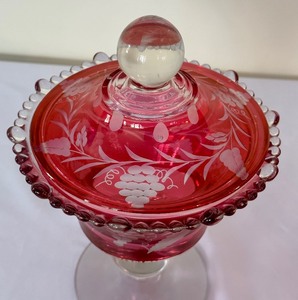lot 86 image: Vintage Cranberry Glass items