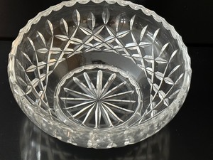lot 118 image: Two Pieces of Beautiful Crystal Serving Ware Pieces