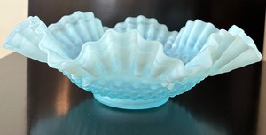 lot 116 image: Vintage Hobnail Fenton Bon Bon Candy Bowl