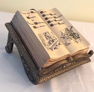 lot 138 image: Rare Vintage 1970 Romeo and Juliet Empty Ceramic Book