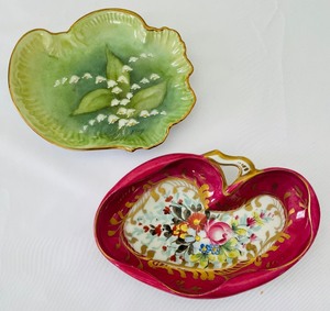 lot 167 image: Variety of Pretty Vintage Decorative Glassware items