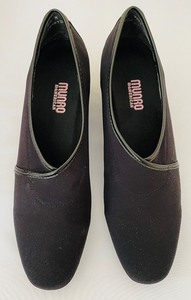 lot 165 image: 3 Pairs of Munro Shoes