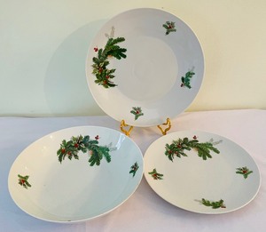 lot 195 image: Festive Holiday Wares