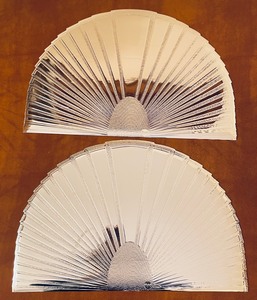 lot 250 image: 3 Piece Mirrored Plastic Placemats and 3 Piece Runner