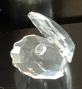 lot 255 image: Small Swarovski Crystal Seashell Figurine