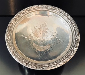 lot 260 image: Vintage Sterling Silver Weighted Pedestal Dish