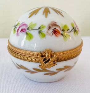 lot 264 image: Trio of Trinket Boxes