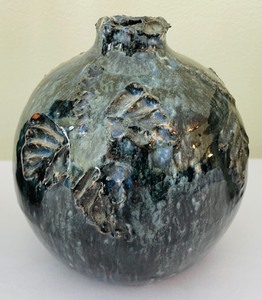 lot 276 image: Pretty Pottery