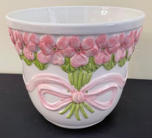 lot 284 image: Trio of Pretty Pots