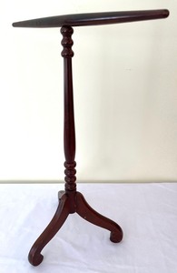 lot 327 image: Petite Wooden Towel Holder