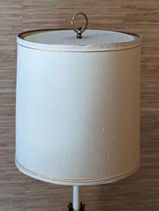 lot 230 image: Vintage Drop Leaf Table Floor Lamp