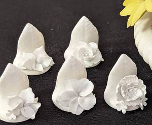 lot 236 image: Vintage Porcelain Flower Bouquets and Place Card Holders