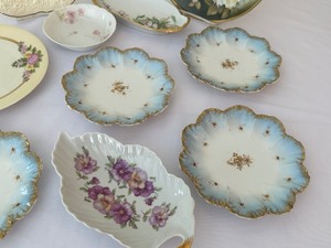 lot 335 image: Variety of Vintage and Antique Plates