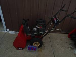 Toro 724 snow blower. Used condition. Tested & works. As shown.