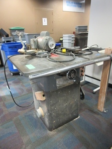 lot 103 image: ROCKWELL DELTA TABLE SAW WITH SPARE BLADES
