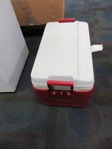 lot 126 image: IGLOO 53 QUART COOLER