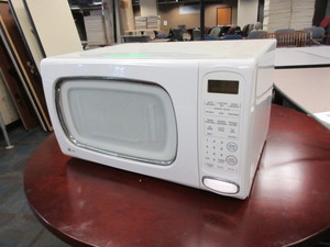 lot 138 image: LG MICROWAVE WITH TURNTABLE
