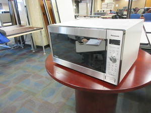 lot 140 image: PANASONIC STAINLESS MICROWAVE WITH TURNTABLE