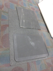 lot 143 image: COMMERCIAL ALL WEATHER MATS RUGS AND A VARIDESK RUBBER FLOOR  MAT