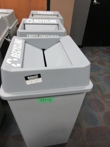 lot 153 image: RUBBERMAID TRASH  RECYCLE CONTAINERS WITH LIDS